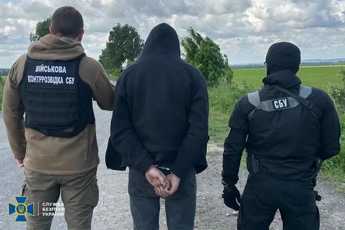 На Рівненщині затримали агента ФСБ, який готував ракетні удари по аеродромах ЗСУ