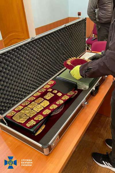 Скіфське золото, елітні авто, зброя: СБУ запобігла вивезенню за кордон майна Богуслаєва (фото)