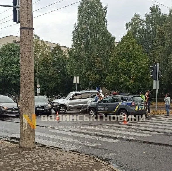 Вилетів «на зустрічку»: у Луцьку на проспекті Соборності трапилася аварія (фото)