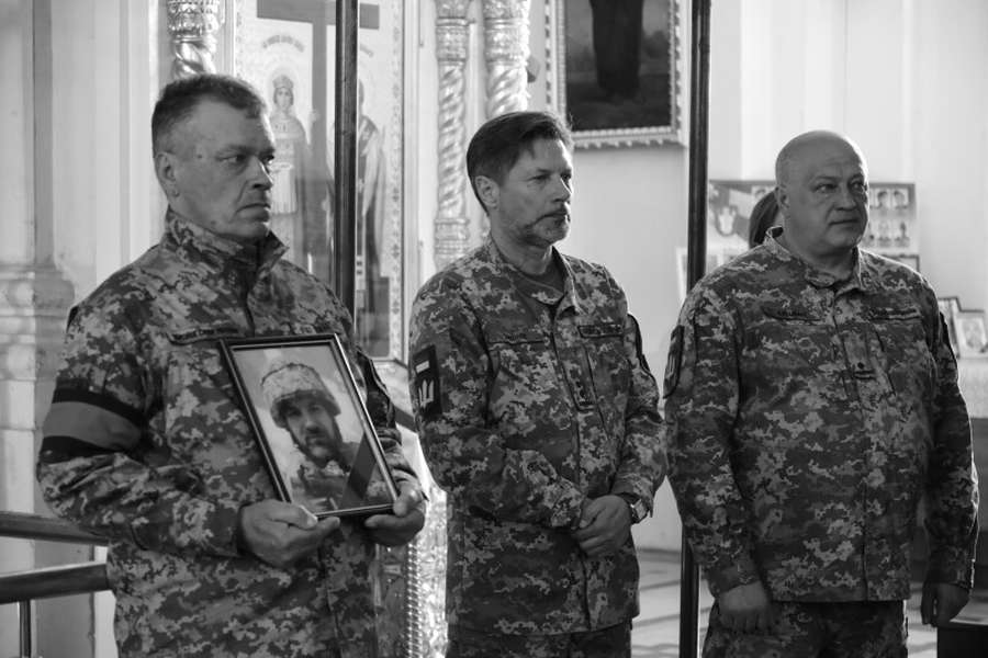 У Луцьку попрощалися із загиблим воїном Русланом Собуцьким (фото, відео)