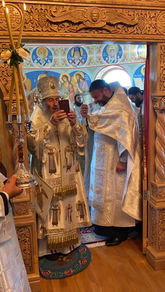 Онуфрій висвятив відомого лікаря з Волині на священника