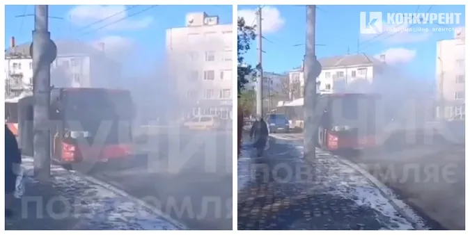Посеред площі в Луцьку загорілася маршрутка (відео)
