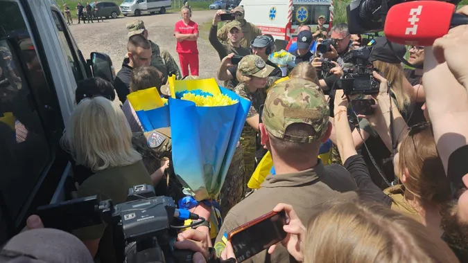 В Україну з російського полону повернули 75 людей (фото)