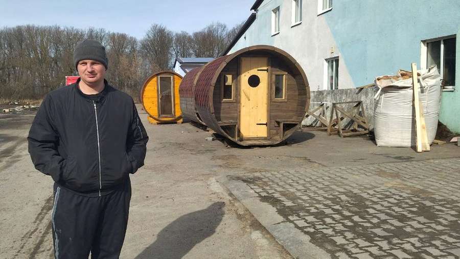 У селі біля Луцька роблять пересувні лазні для військових (фото, відео)