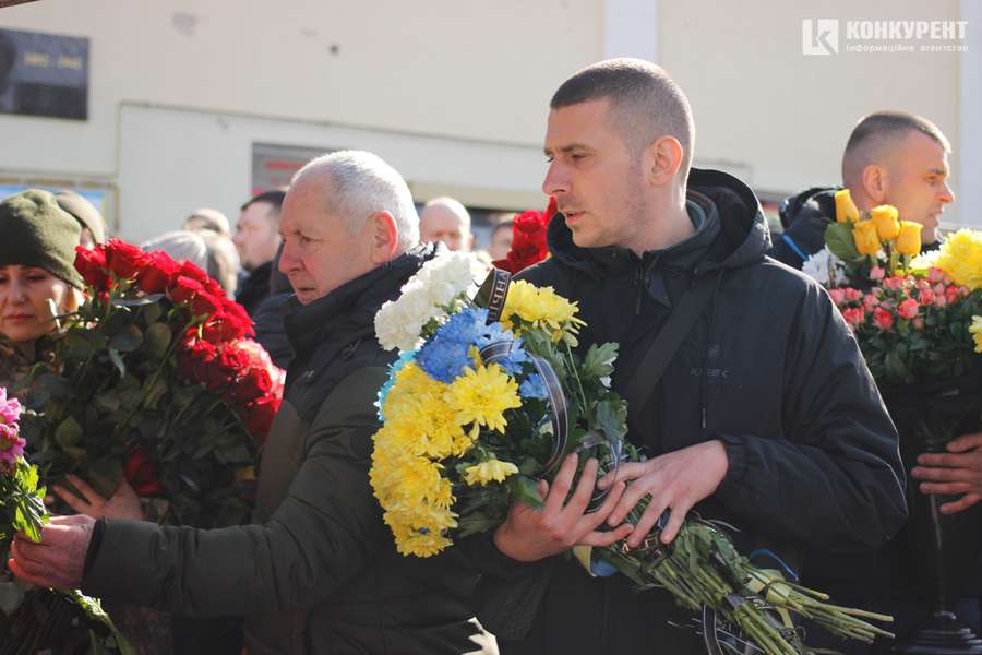 У Луцьку попрощалися із Героями, які загинули внаслідок авіаудару по аеродрому (фото)