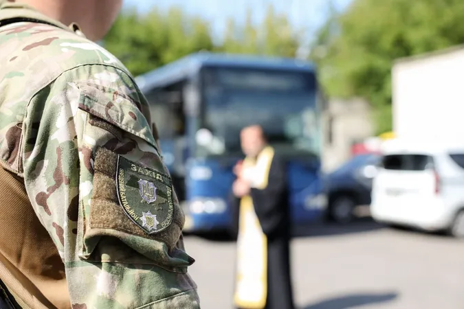 Поліцейські-добровольці з Волині вирушили у зону бойових дій (фото)