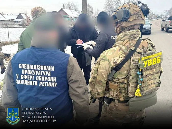 На Волині затримали силовика, який торгував деревиною на прикордонні (фото)