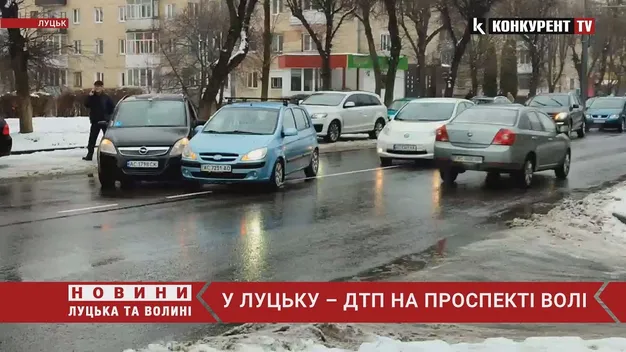 Рух ускладнений: у центрі Луцька зіткнулися Opel та Hyundai (відео)