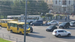 На Возз'єднання в Луцьку не розминулися два легковики (фото)