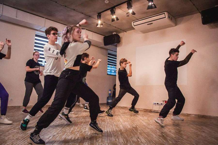 Де і за скільки вчаться у Луцьку танцювати дорослі (фото, відео)