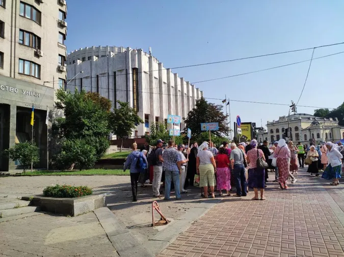 Хресна хода УПЦ МП заблокувала центр Києва: мешканці обурюються