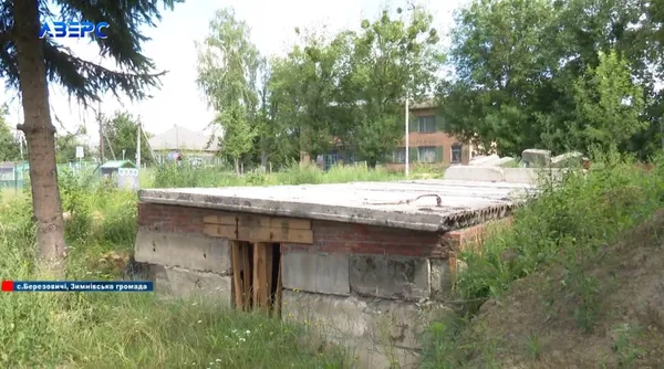 Батьки учнів ліцею в селі на Волині б'ють на сполох через укриття-довгобуд (відео)