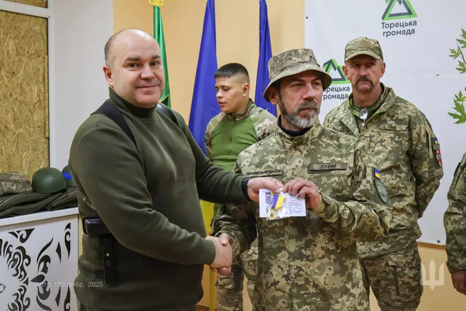 Воїнів «волинської сотки» нагородили медалями за оборону Торецька (фото)