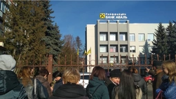 У Луцьку повідомили про замінування банку навпроти 5-ї школи (фото, оновлено)
