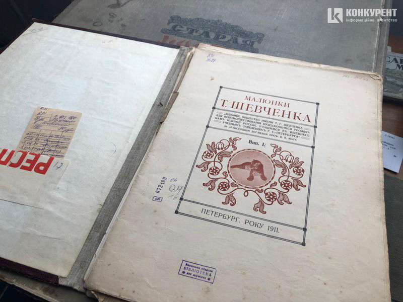 Книжки 17 століття, вражаюча фонотека, клуб бриджу: чим здивувала волинська бібліотека (ФОТО)