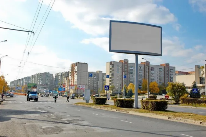 Якою може бути реклама на вулицях Луцька