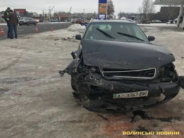Під Луцьком на АЗС сталась аварія з потерпілими (фото, відео)