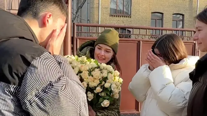 Зворушлива зустріч: прикордонниця з Волині вперше за пів року побачила дітей (відео)