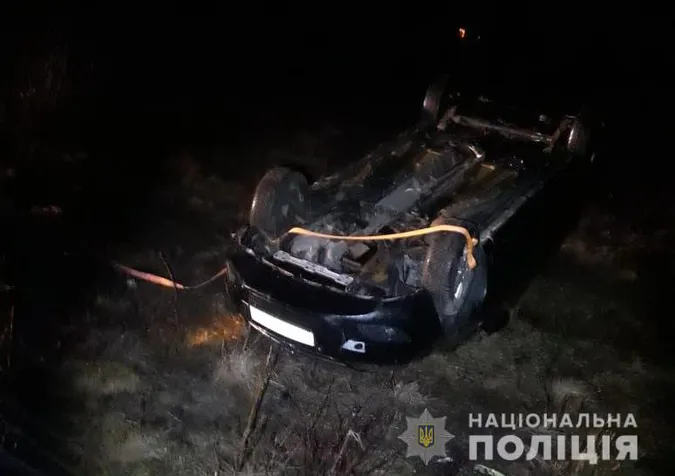 Біля Шацька авто злетіло в кювет – постраждали троє людей (відео)