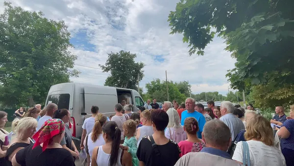 Розбомблені будинки, «прильот» та люди: луцькі волонтери на Кіровоградщині (відео)