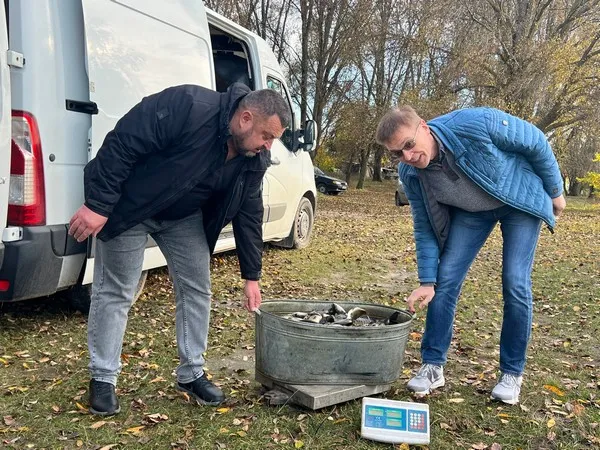 У Ковелі водосховище «заселили» рибами-прибиральниками (фото)