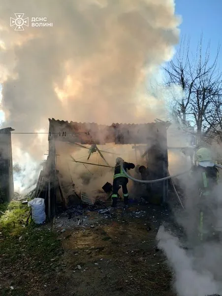 У Луцьку згоріла господарська будівля (фото)