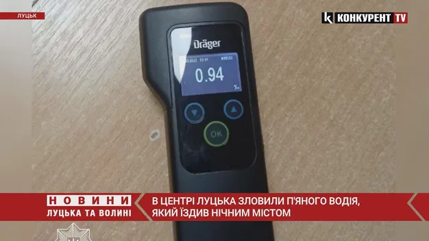Не освітлювався номер: у Луцьку патрульні виявили п'яного водія (фото, відео)