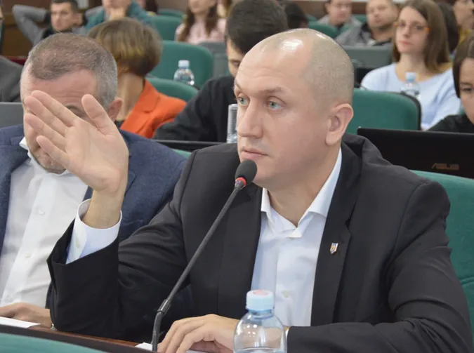 «Потрібно завжди питати думку людей», - депутат Микола Яручик