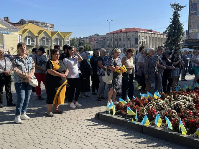 У Ковелі попрощалися з десантником Денисом Андросюком (фото)