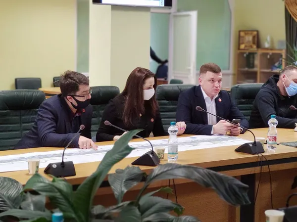 Депутати пропонують розширити проспект Волі і зробити більше паркомісць