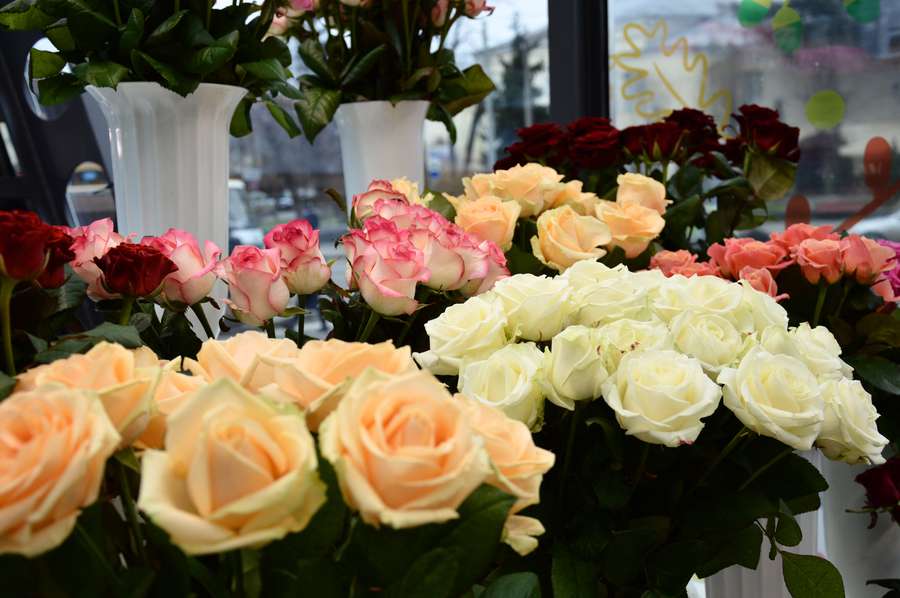 Луцькі квіткарі розпочали торгівлю в новому місці (ФОТО)