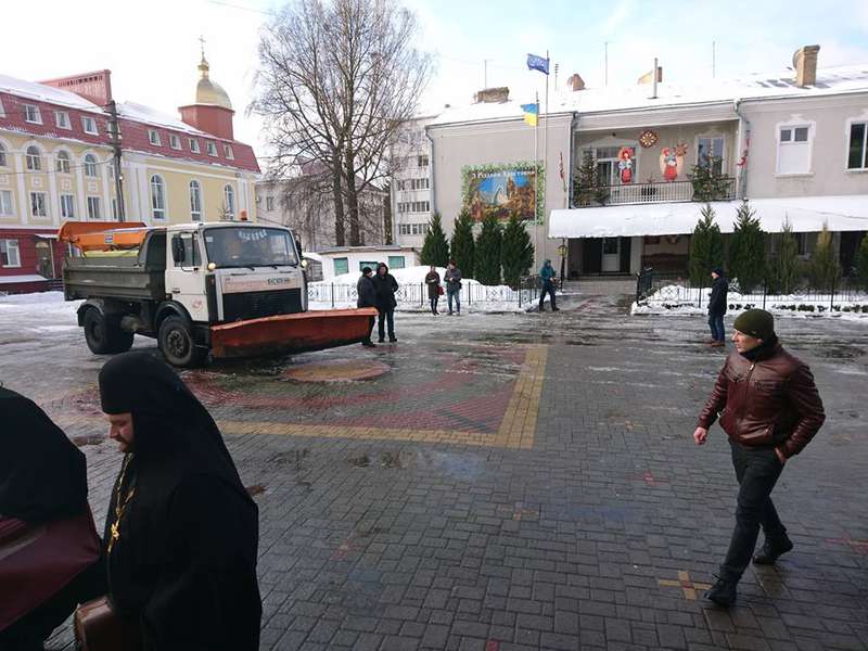 У Луцьку готуються до приїзду Президента (фото, оновлюється)