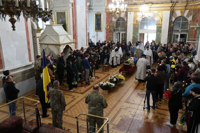 У Луцьку в останню дорогу провели Героя Валерія Васейчука (фото)