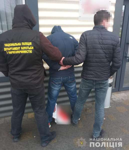 У Володимирі затримали чоловіка з небезпечним психостимулятором (фото)