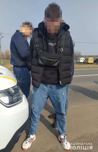 «Спалилися» у Луцьку: поліція вистежувала злодіїв, які промишляли на Волині (фото)