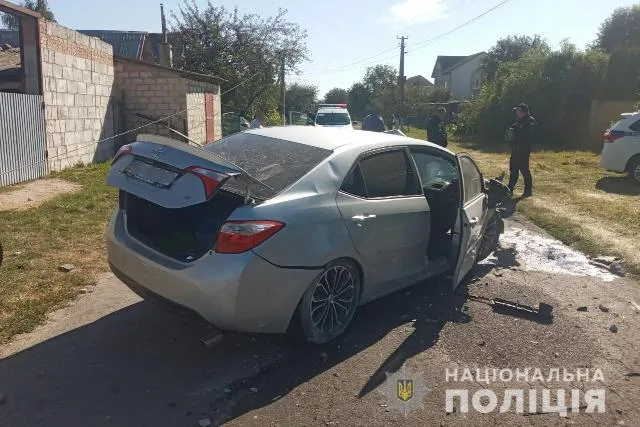 Під Луцьком авто влетіло в будівлю, 17-річний водій – в реанімації (відео)
