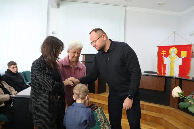 У Луцьку вручили державні нагороди родинам загиблих Героїв (фото)