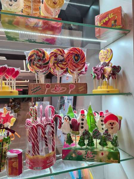У «Промені» відкрили крамничку з солодощами (фото)*