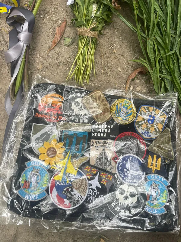 З могили легендарного пілота «Джуса» вкрали шеврони