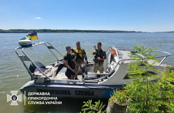 «Джеймс Бонд» по-українськи: на кордоні з Румунією затримали ухилянта-підводника (фото)