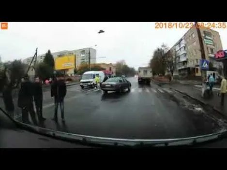 У Луцьку на переході збили жінку (відео) 