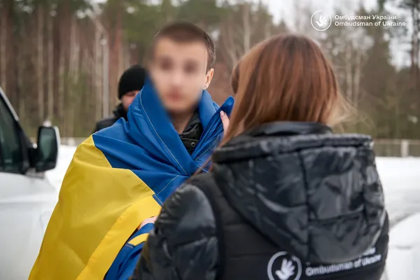 Родини об'єднались: до України повернули 5 дітей, яких викрала росія (фото)