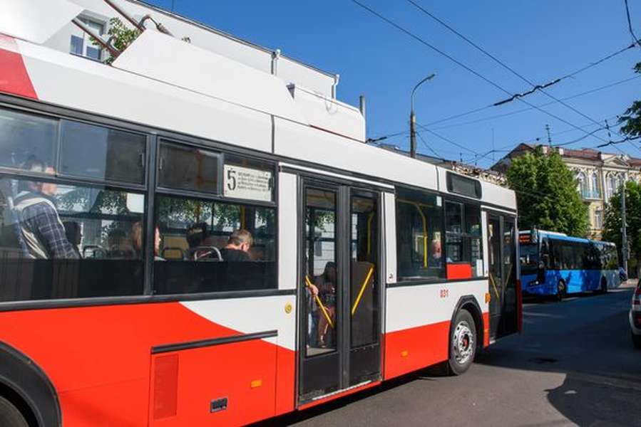 У Луцьку на маршрути виїхали тролейбуси з Польщі (фото)