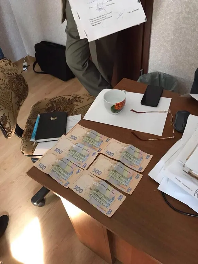 На Волині екс-суддю спіймали на хабарі (фото)
