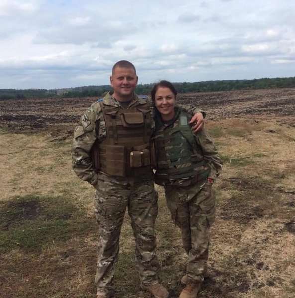 У військовій формі та бронежилетах: Валерій Залужний зачарував мережу новим фото з дружиною
