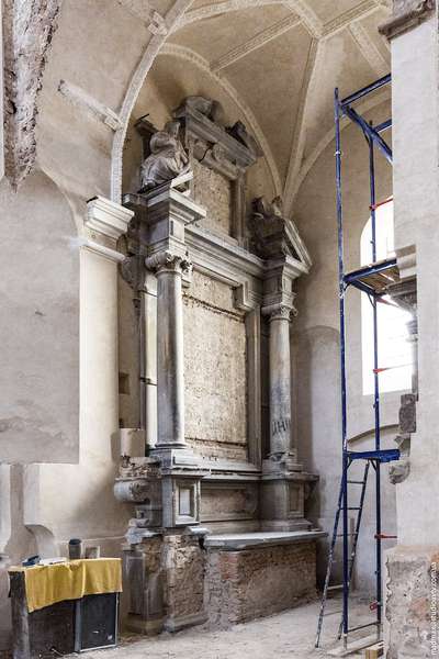 В Олиці триває реконструкція костелу (фото) 