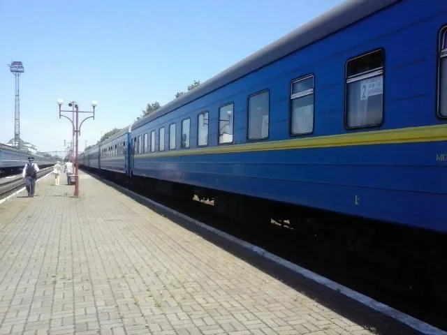Кількість приміських поїздів можуть скоротити 