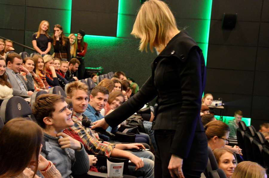 Ольга Руднєва запитувала у молоді про те, ким же вони хочуть стати><span class=