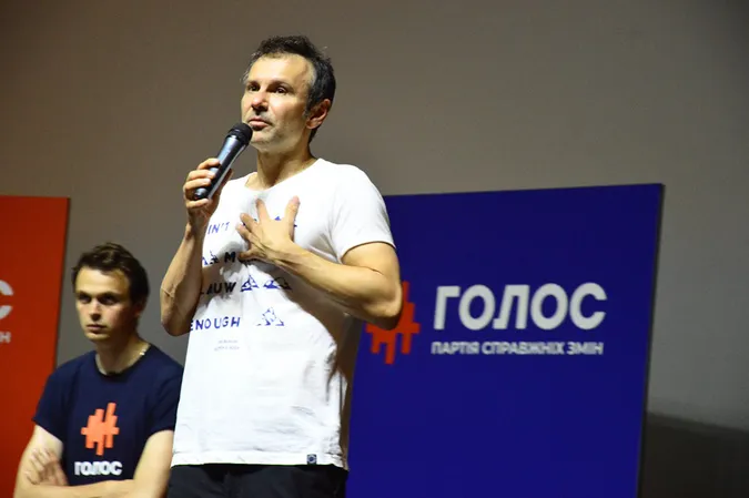 Вакарчук у Луцьку розповів про проблеми з голосом (фото)