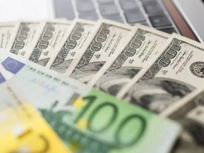 Долар і євро пішли вгору: курс валют у Луцьку на середу, 15 квітня